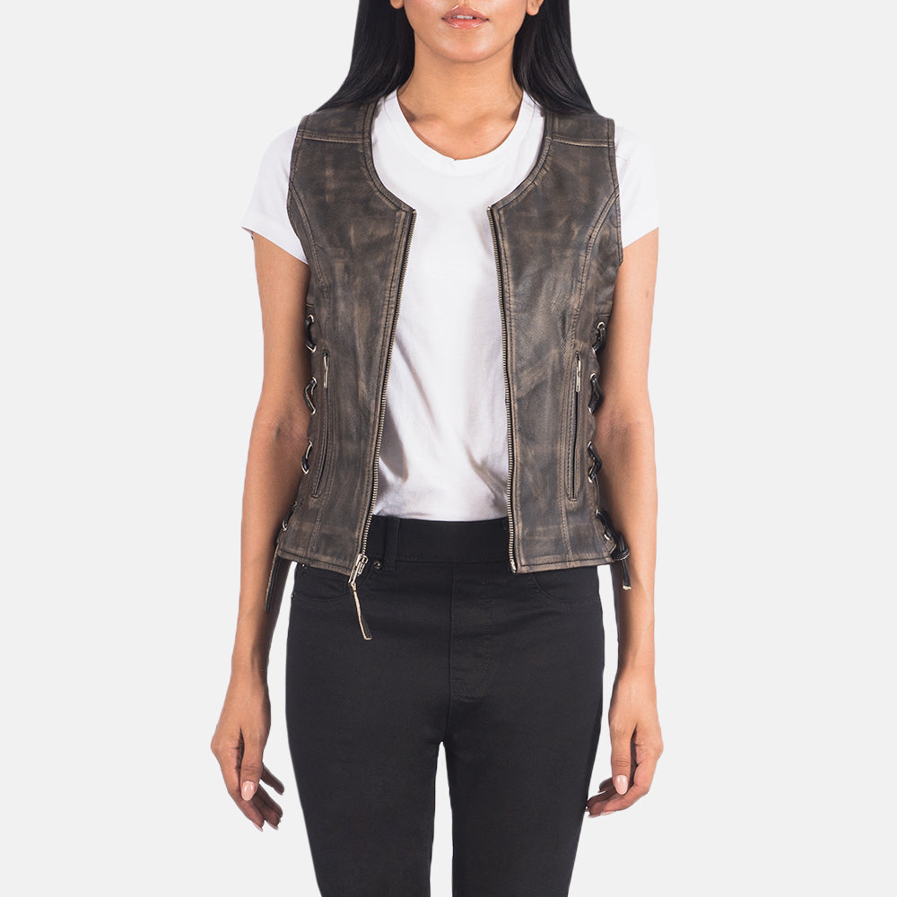 
Vanda Distressed Ruskea Leather Biker Vest Naisille in Distressed Brown Goatskin Leather - Edestä ja räätälöity siluetti | Osta verkosta