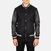 Close-Up Detail of Varsity &amp; Snap Buttons Hardware on Men's Vaxton Musta Striped Hybrid Varsity Nahkatakki Miehille