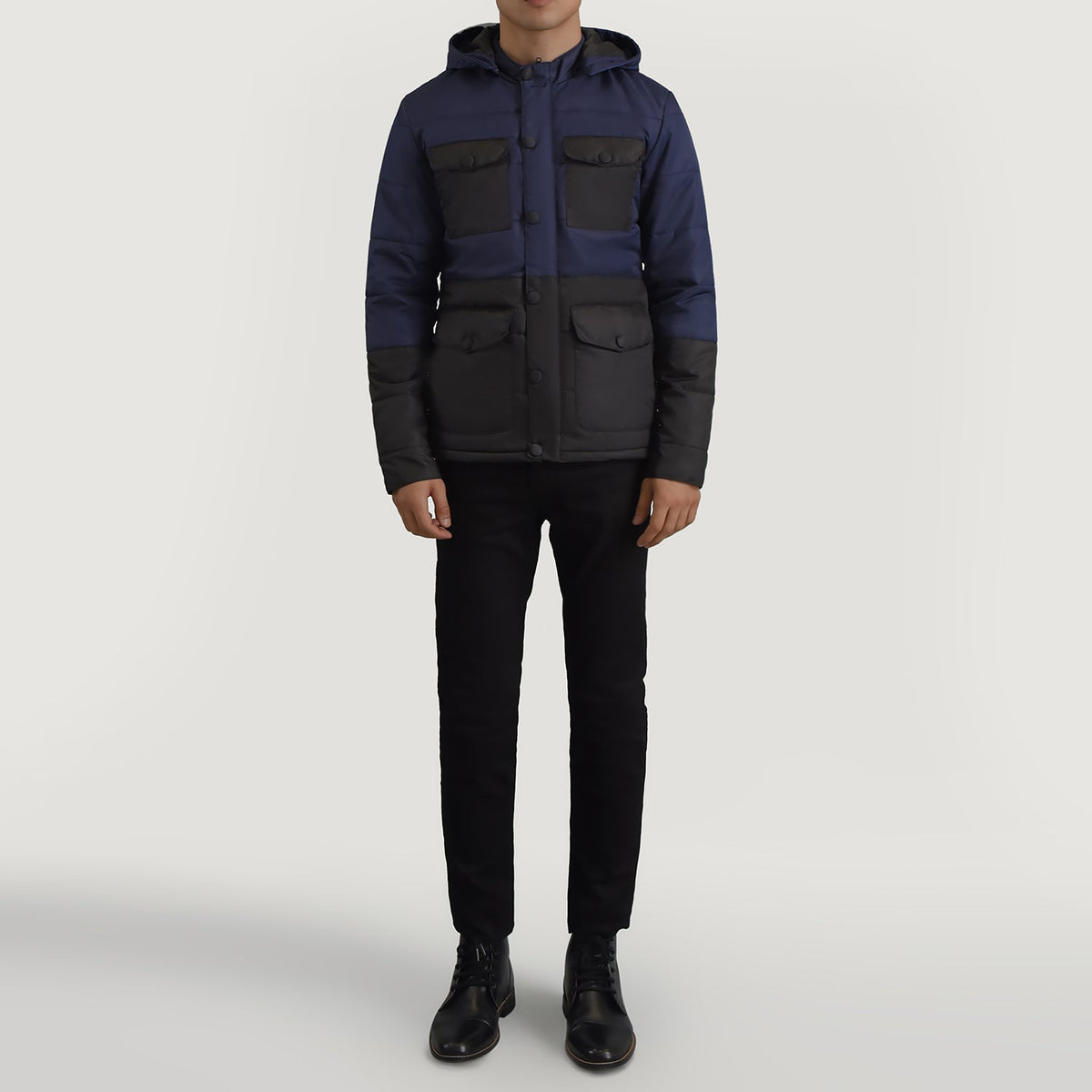 
Wayne Musta & Sininen Hooded Puffer Nahkatakki Miehille - Sivuprofiili ergonomisella hihanleikkauksella