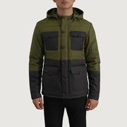 
Yksityiskohtainen lähikuva of Classic Collar & Heavy-Duty Zipper Hardware on Wayne Musta & Vihreä Hooded Puffer Nahkatakki Miehille