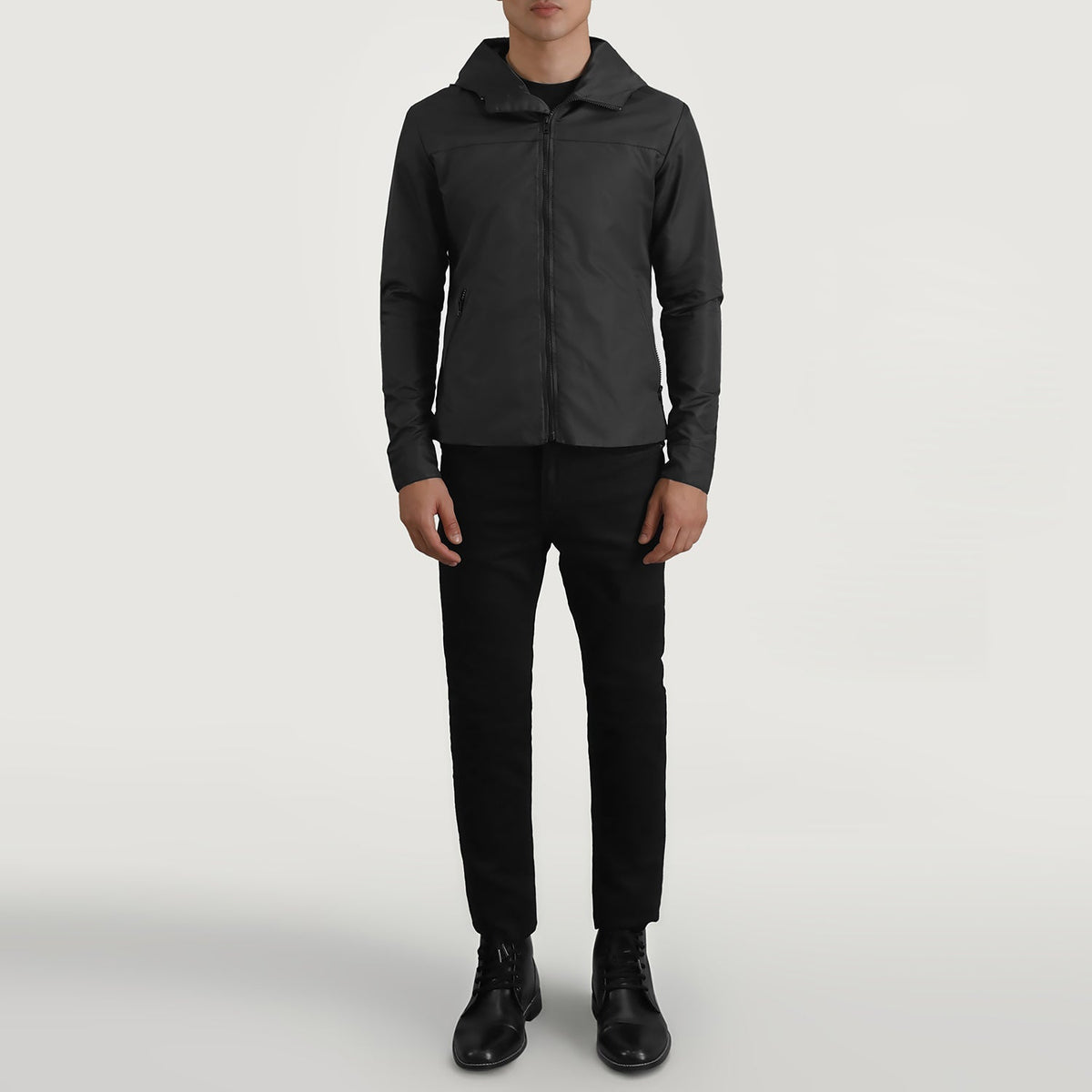 
Wesley Musta Hooded Windbreaker Nahkatakki Miehille - Sivuprofiili ergonomisella hihanleikkauksella
