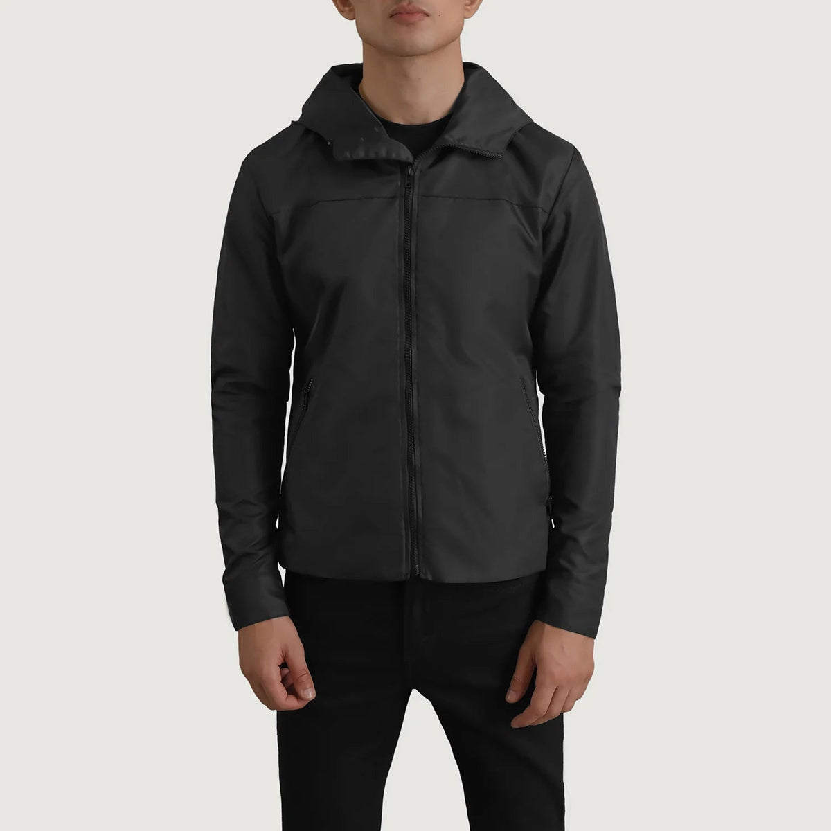 
Yksityiskohtainen lähikuva of Classic Collar & Zipper With Inside Wind Flap. Hardware on Wesley Musta Hooded Windbreaker Nahkatakki Miehille