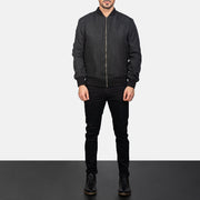 Men's Zack Musta Nahkainen Pommitakki Miehille - Lateral Side Profile View Showing Sleeve Cut &amp; Athletic Taper Fit