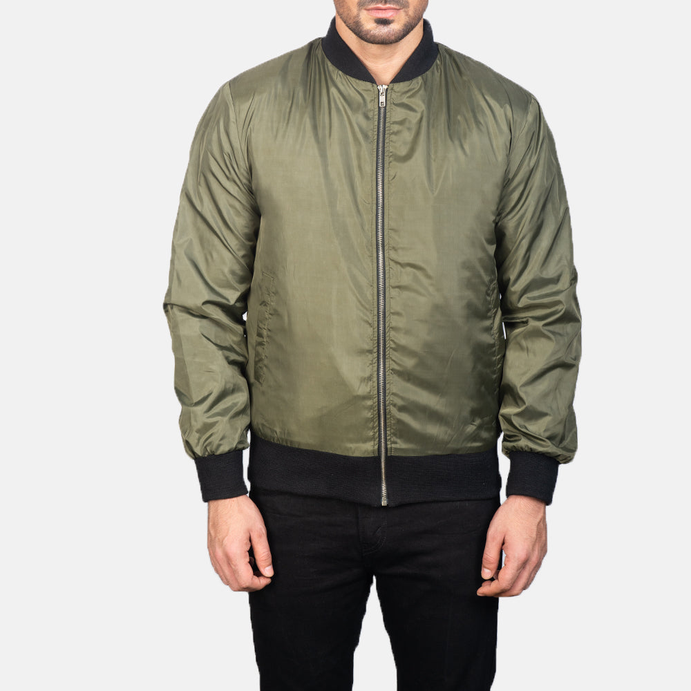 Close-Up Detail of Varsity &amp; Zipper Hardware on Men's Zack Green Nahkainen Pommitakki Miehille