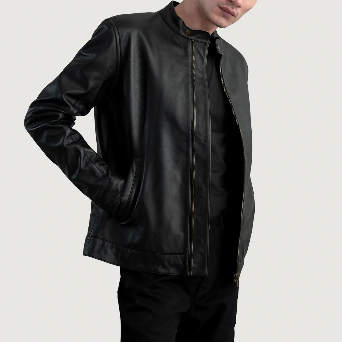 Zen Musta Nahkainen Biker-takki Miehille - Lateral Side Profile View Showing Sleeve Cut &amp; Athletic Taper Fit
