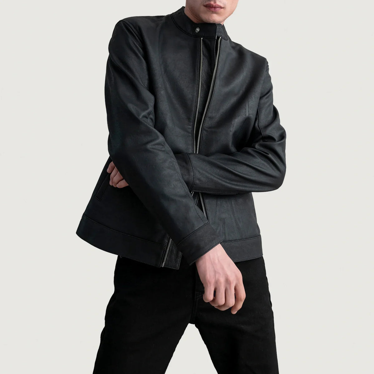 Zen Tumbled Musta Nahkainen Biker-takki Miehille - Lateral Side Profile View Showing Sleeve Cut &amp; Athletic Taper Fit