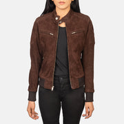 
Zenna Mocha Suede Bomber Jacket in Brown Goat Suede - Edestä ja räätälöity siluetti | Osta verkosta